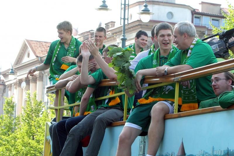 Tradicija tęsiasi: čempionai Vilniuje švęs važiuodami atviru autobusu