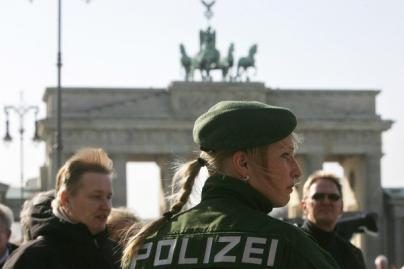 Vokietijos policininkėms - specialios liemenėlės
