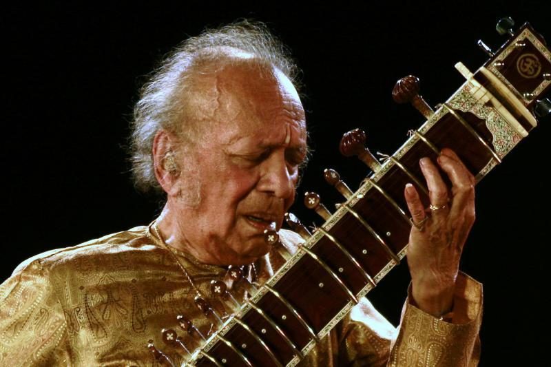 Mirė legendinis muzikantas ir N. Jones tėvas R. Shankaras