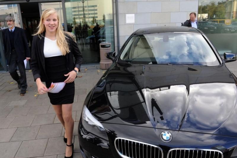 BMW raktelius grąžinusi R.Meilutytės šeima: mums labiau reikia pinigų