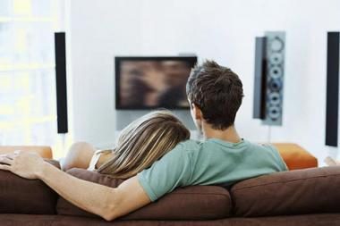 Ar televizorius miegamajame daro įtaką intymiems santykiams?