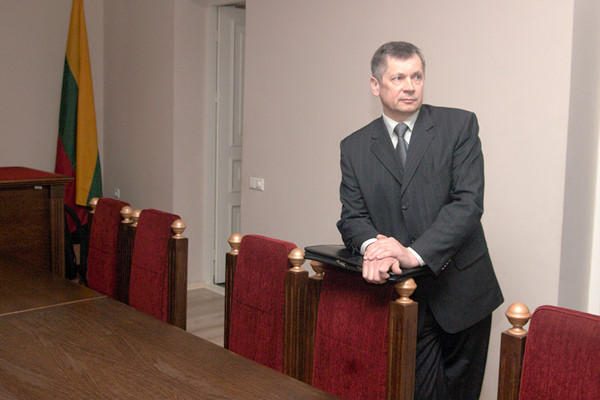 Vilniaus teisėjai nusišalino nuo buvusių kolegų baudžiamosios bylos