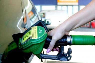 Degalai toliau brangsta, benzino litro kaina – 4,24 lito