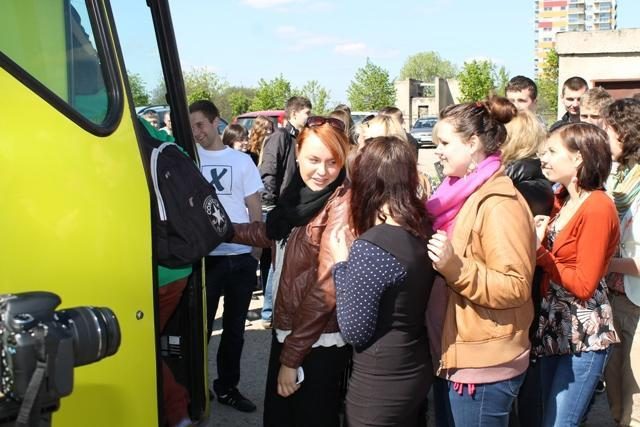 Į 54 vietų autobusą tilpo 161 studentas 