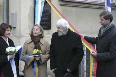 Tėvelius sveikino šimtas „ąžuoliukų“