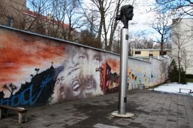 Vilniuje stovinti F.Zappos skulptūros kopija išdygs JAV 
