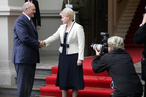 D.Grybauskaitė pakvietė A.Lukašenką į Kovo 11-osios iškilmes