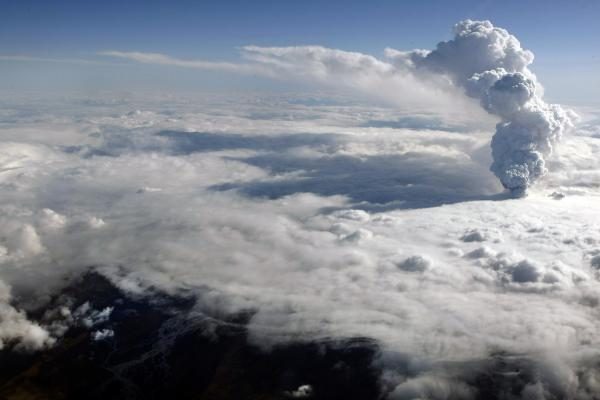 Pelenų debesis oro bendrovėms kasdien kainuoja 200 mln. dolerių