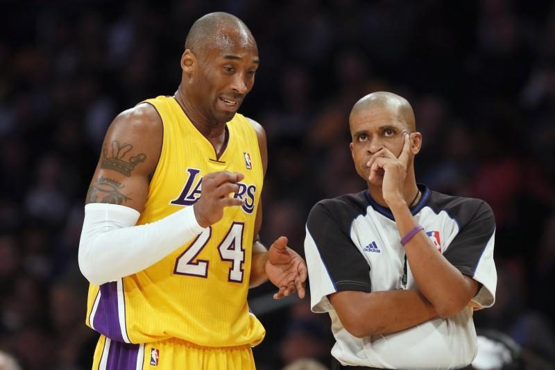NBA verslas: teisėjai padeda „Lakers“ brautis į atkrintamąsias?