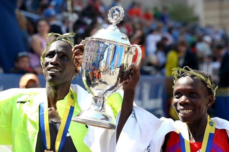 Bostono maratone greičiausi buvo Kenijos bėgikai