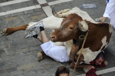 Antrąją tradicinio bulių bėgimo dieną Ispanijoje subadyti du žmonės
