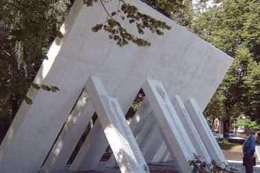 Rygoje išniekintas paminklas žydų gelbėtojui Ž.Lipkei