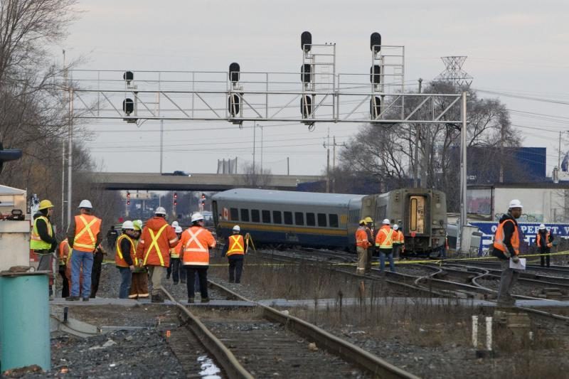 Kanadoje nuo bėgių nuvažiavo traukinys, žuvo trys žmonės