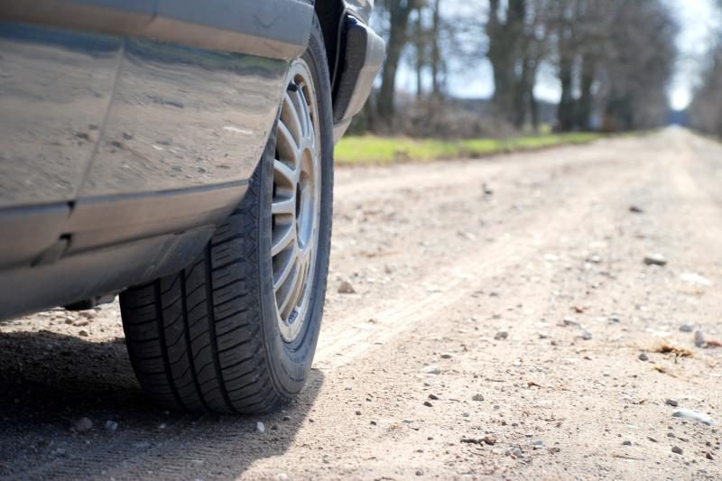 Vyrą užpuolikai nuvežė į mišką už miesto ir apiplėšė