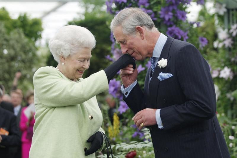 Britų princas Charlesas asmeniškai pagerbė „Mamą“