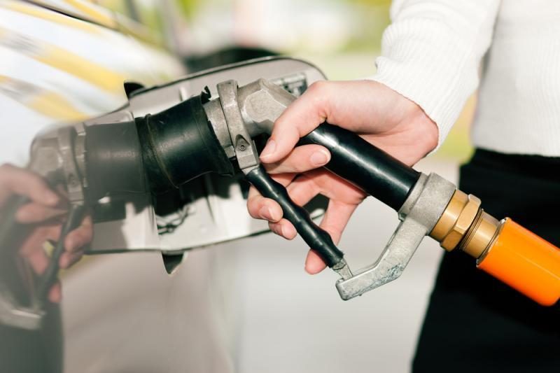 Benzino kaina Paryžiuje perkopė dviejų eurų ribą
