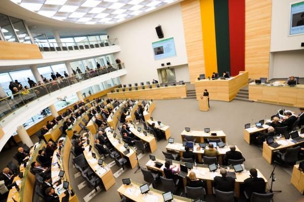 Seimas spręs dėl siūlymo rengti referendumą, kad būtų perpus sumažintas parlamentarų skaičius