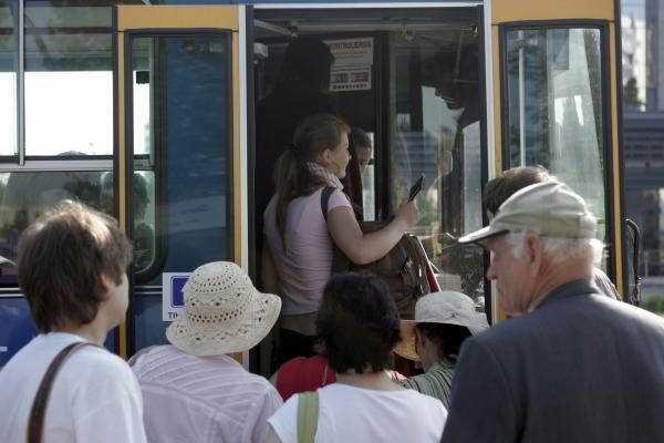 Nauja keleivių laipinimo tvarka Vilniuje prigyja sunkiai 