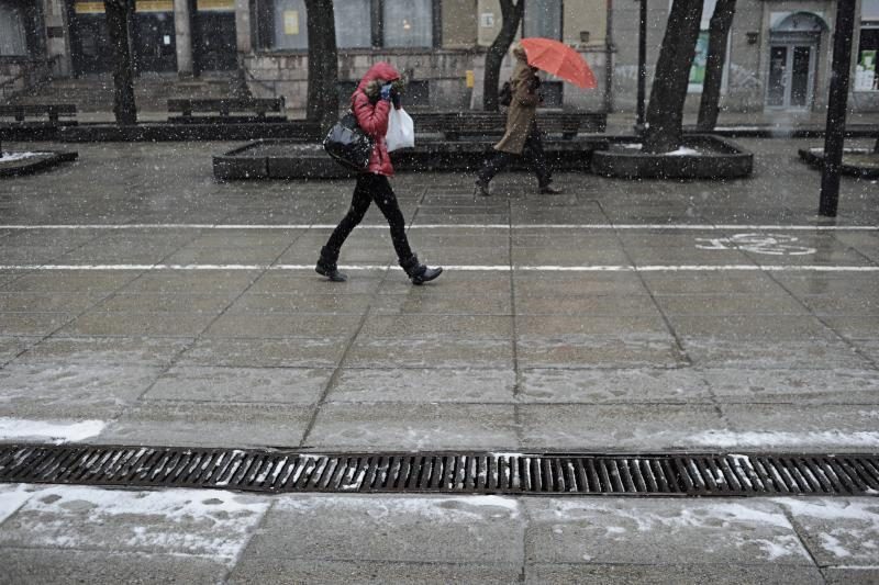 Kai kur pradėjo formuotis plikledis, jis sunkins eismo sąlygas naktį