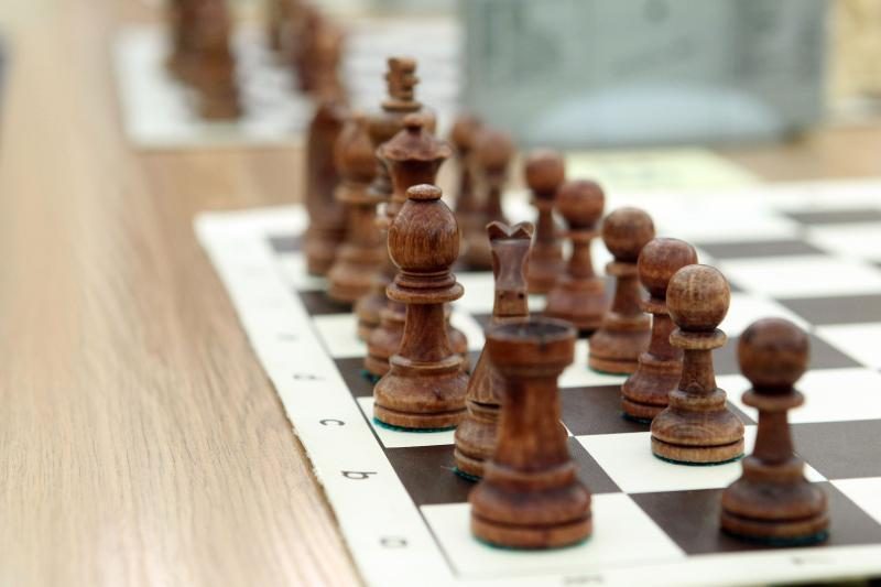 Šachmatų olimpiadoje šešiolikmečiai lietuviai žengia lyderių dešimtuke