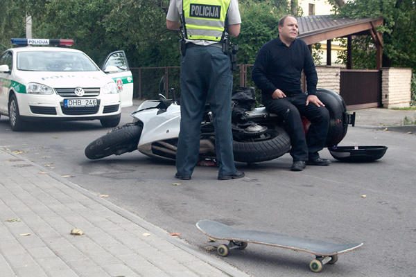Vilniuje motociklininkas partrenkė aštuonerių metų riedlentininką