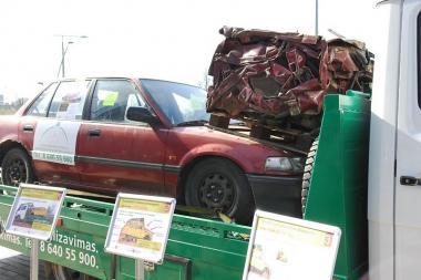 Pradedama akcija, skirta pašalinti iš kiemų apleistiems automobiliams