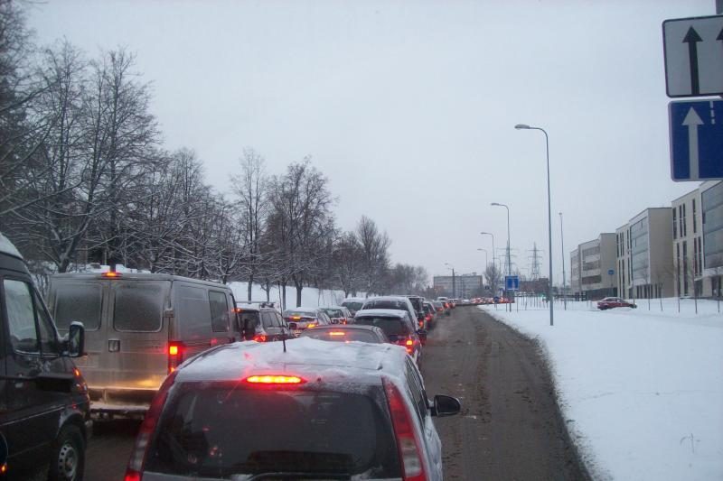 Vilniuje susidarė kilometrinės automobilių spūstys