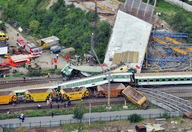 Čekijoje – kraupi traukinio katastrofa (video)