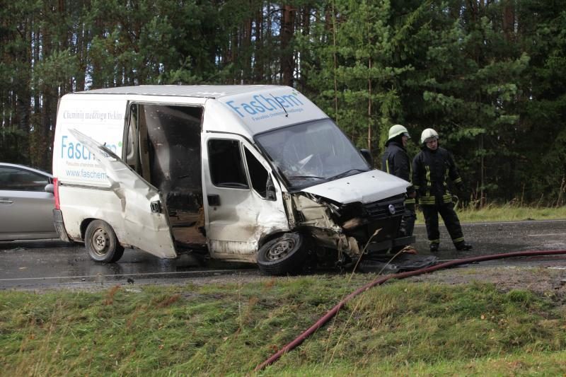 Vilniaus rajone susidūrė du automobiliai, vienas užsidegė