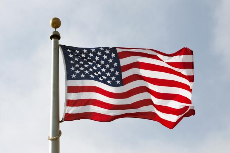 Grėsmė saugumui: JAV sekmadienį uždarys savo ambasadas