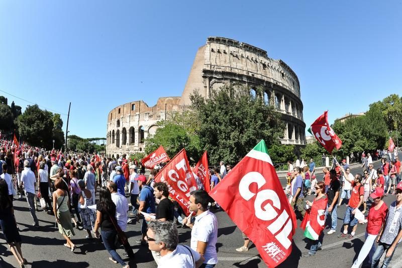 Italija atšaukia ambasadorių Italijoje dėl dviejų indų nužudymo