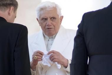 Popiežius sako vadovaujantis „sužeistai ir nusidėjusiai