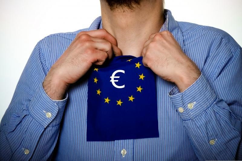 Euro zona ragina Kiprą atsisakyti mokesčio mažiausiems indėliams