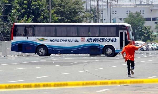 Filipinų užgrobto autobuso drama: paleistas septintas įkaitas