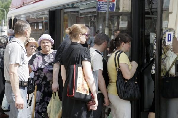 Nauja keleivių laipinimo tvarka Vilniuje prigyja sunkiai 