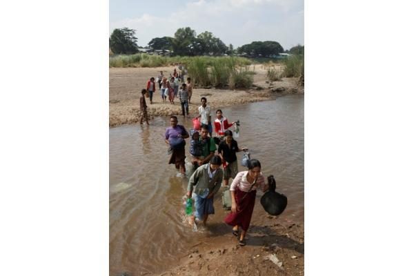 Mianmaras: dėl neramumų 10 tūkst. gyventojų pasitraukė į Tailandą