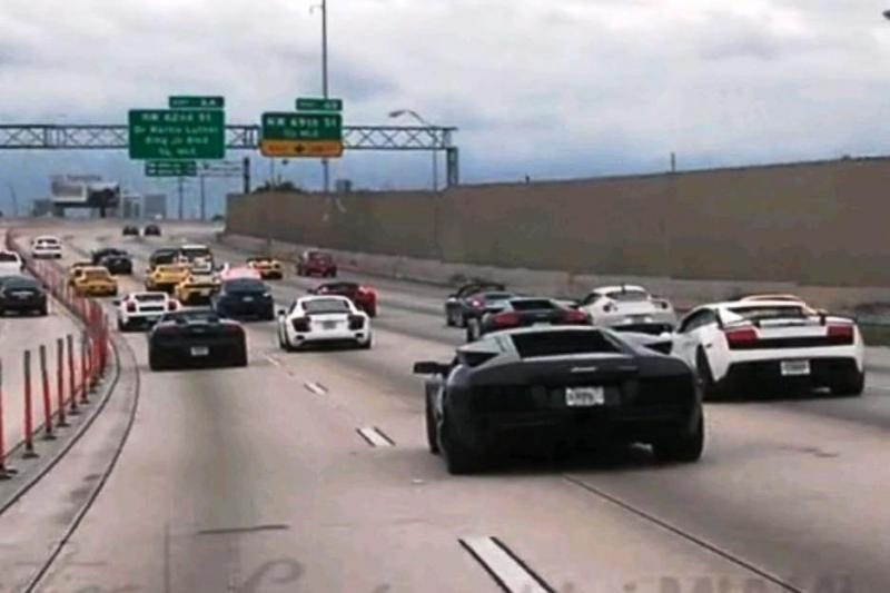 Majamio gatvėmis riedėjo „milijonas“ įspūdingų „Lamborghinių“