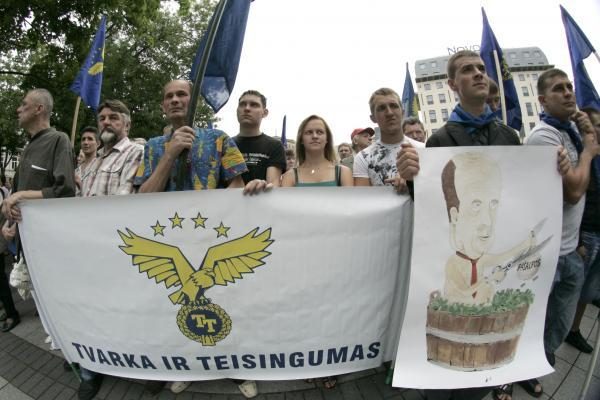 Mitinge Vilniuje valdžia kritikuota kaukšint plaktuku