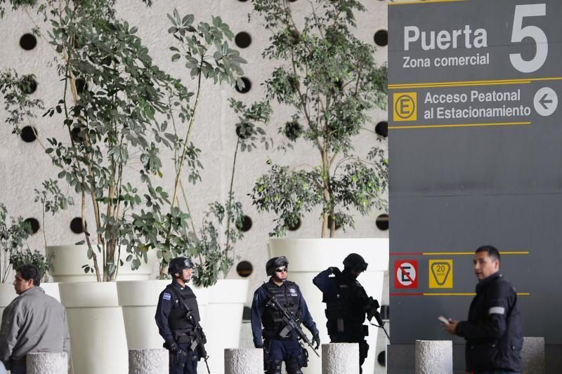 Meksiko oro uoste nušauti trys policininkai