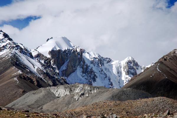 Alpinistai ruošiasi kopti į Žalgirio viršukalnę