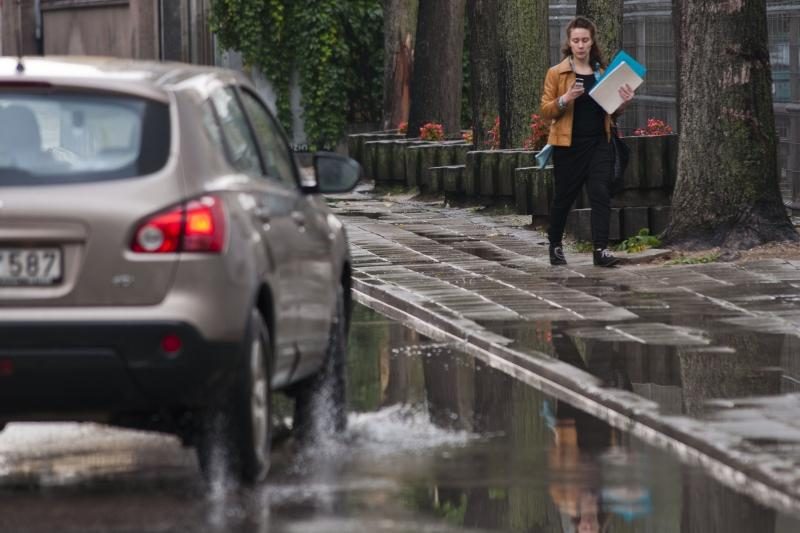 Rudenėjantį Kauną išmaudė smarki liūtis 