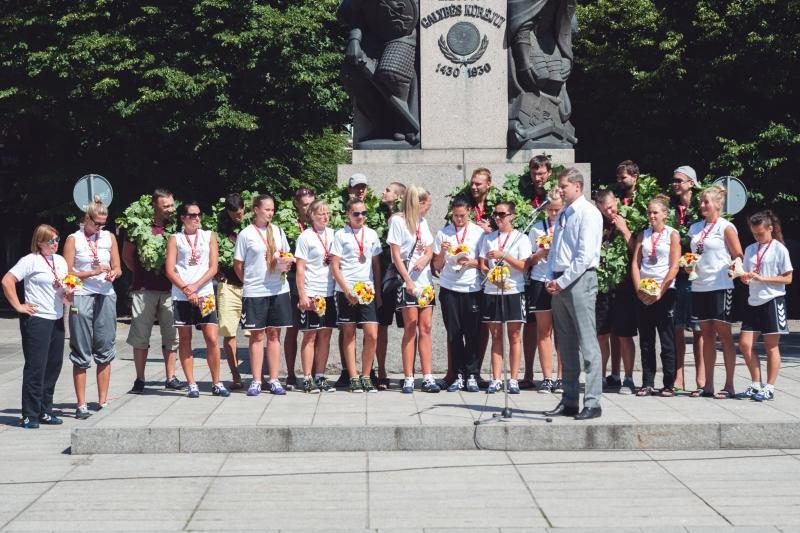 Pagerbti medalius iškovoję jaunieji Kauno krepšininkai