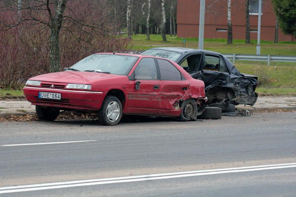 Vilniuje siautėjęs „Lexus“ vairuotojas taranavo aštuonis automobilius (papildyta)