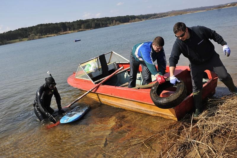 Kaune šiukšlės kuoptos ir iš parkų, ir iš karjero dugno