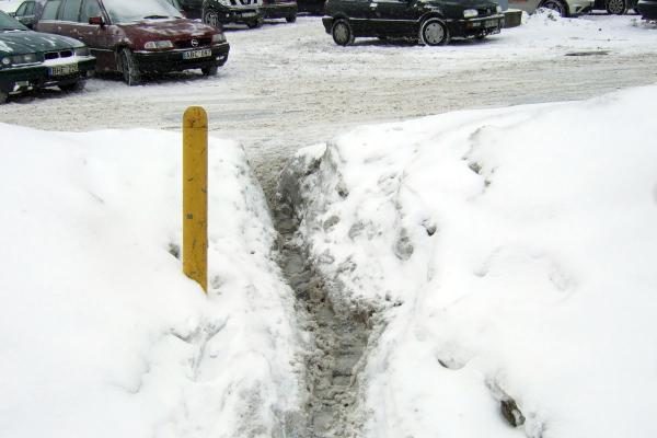 Kaune eismo sąlygos sudėtingos (dar papildyta)