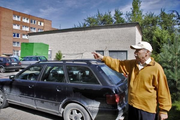 Statybininkai užėmė krepšinio aikštelę