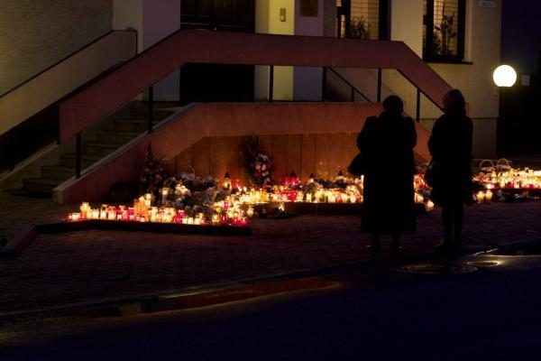 Protestuojantys Prancūzijos studentai sudegino koledžą