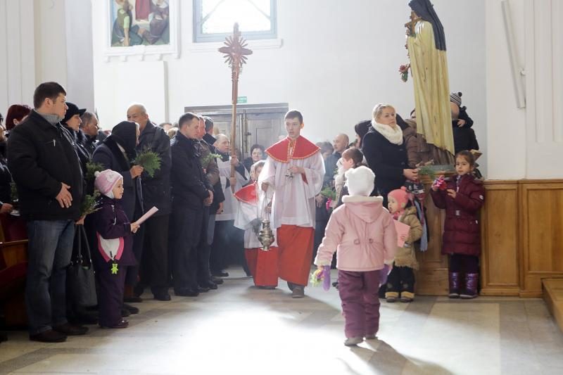 Jaunimo mišiose mažieji klaipėdiečiai raginti netramdyti gerų emocijų