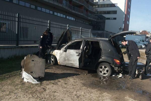 Vilniuje sudegintas teisininko „Chrysler Cruiser“