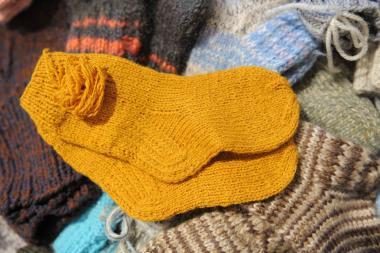Afganistano vaikams lietuviai padovanos 2 tūkst. porų šiltų kojinių